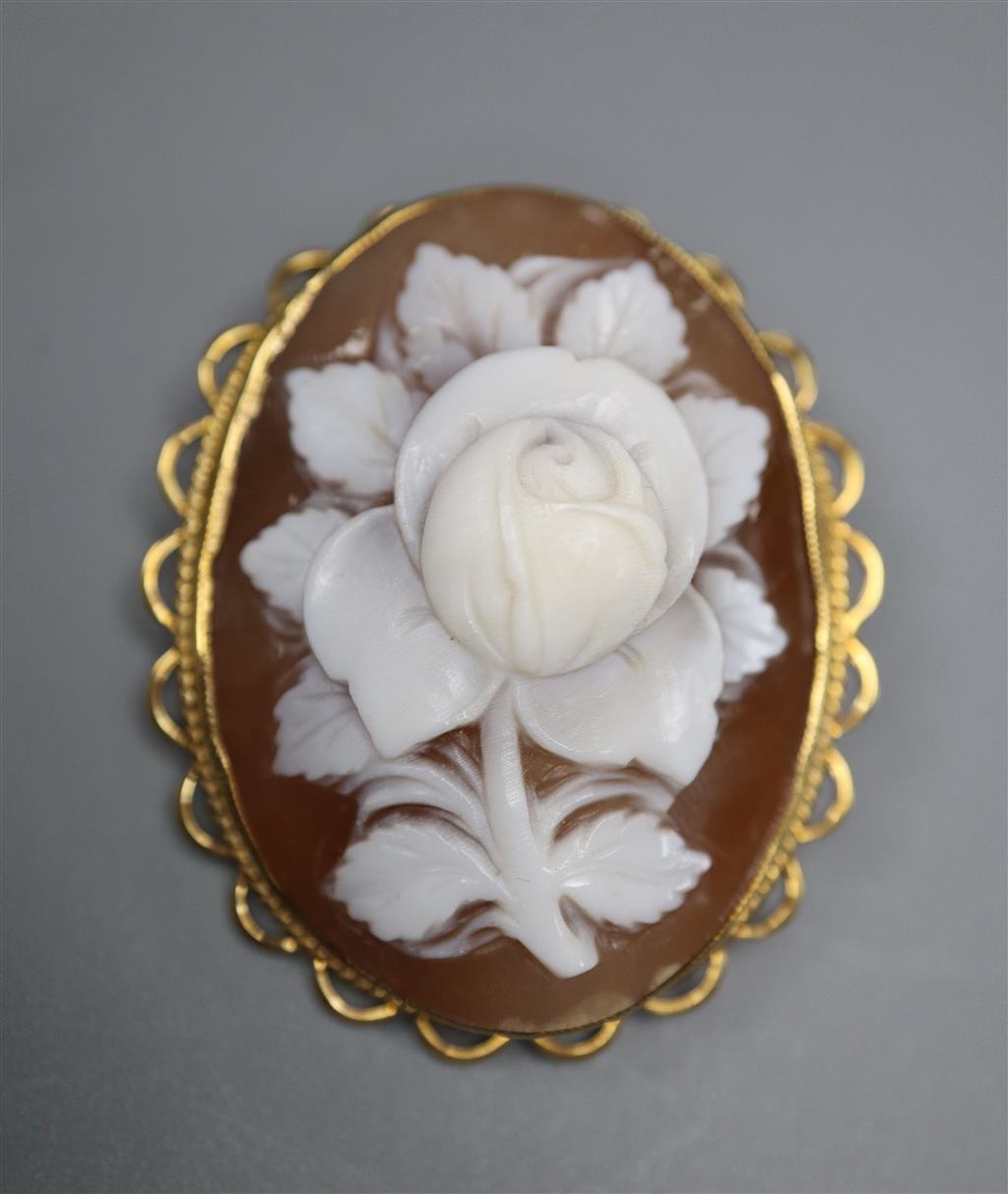 A modern 9ct gold mounted carved oval cameo shell brooch, 38mm, gross 9 grams.